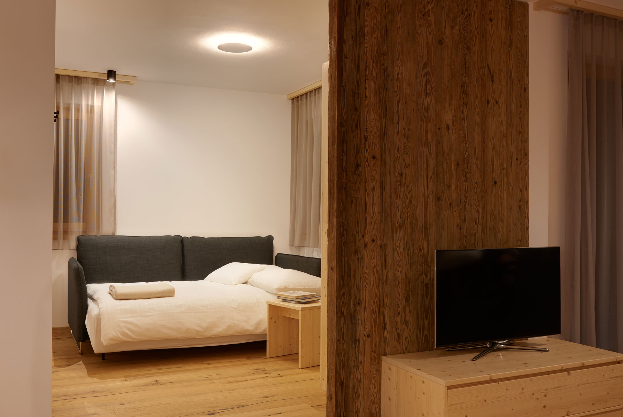 Sofa bed holiday flat garden